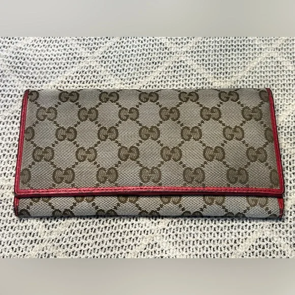 Gucci Beige and Red Monogram Wallet - Picture 3 of 14